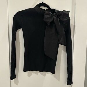 Beautiful blouse featuring bow collar detail with pearl button closure at back